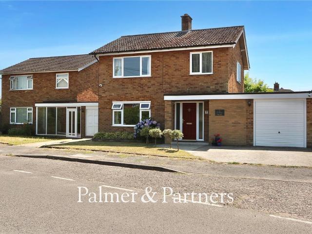 3 bedroom link detached house for sale