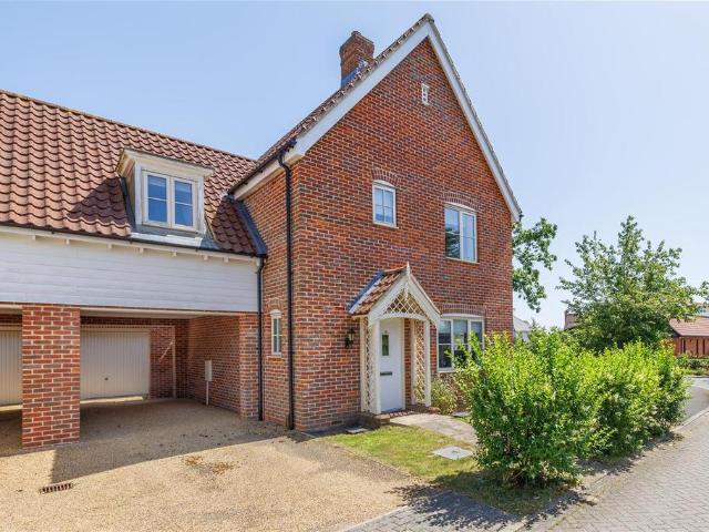 3 bedroom link detached house for sale