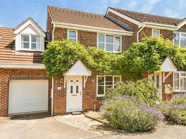 3 bedroom link detached house for sale