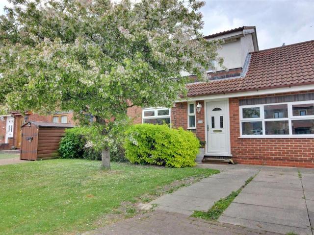 3 bedroom link detached house for sale