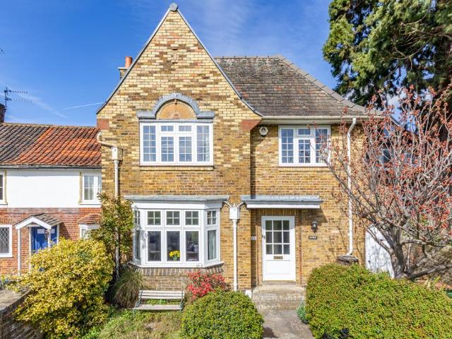 3 bedroom link detached house for sale