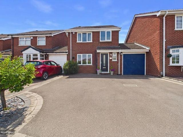 3 bedroom link detached house for sale