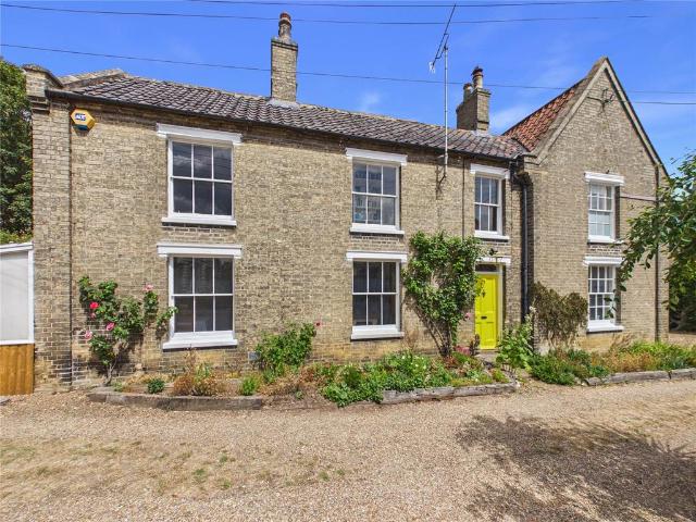 3 bedroom link detached house for sale