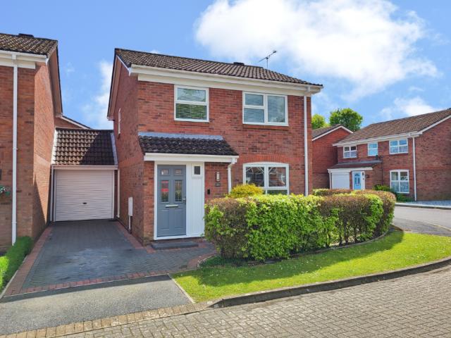 3 bedroom link detached house for sale