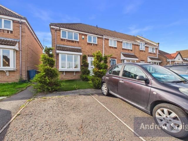 3 bedroom link detached house for sale