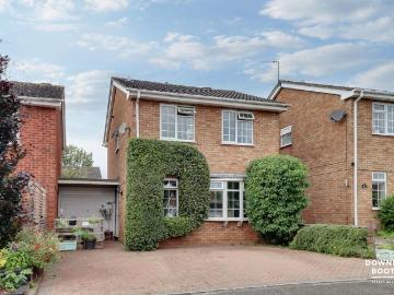3 bedroom link detached house for sale