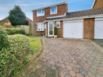 3 bedroom link detached house for sale