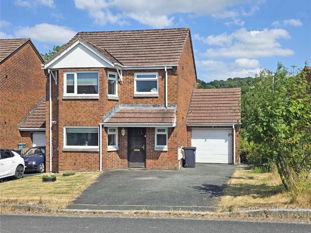 3 bedroom link detached house for sale
