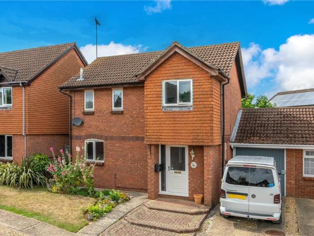 3 bedroom link detached house for sale