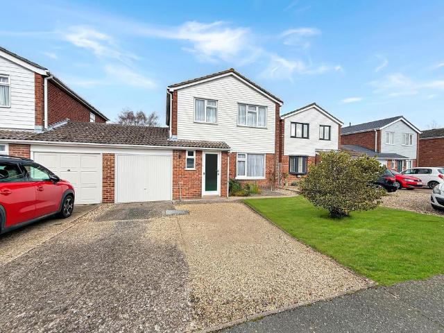3 bedroom link detached house for sale
