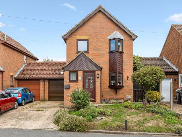 3 bedroom link detached house for sale