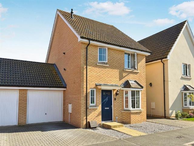 3 bedroom link detached house for sale