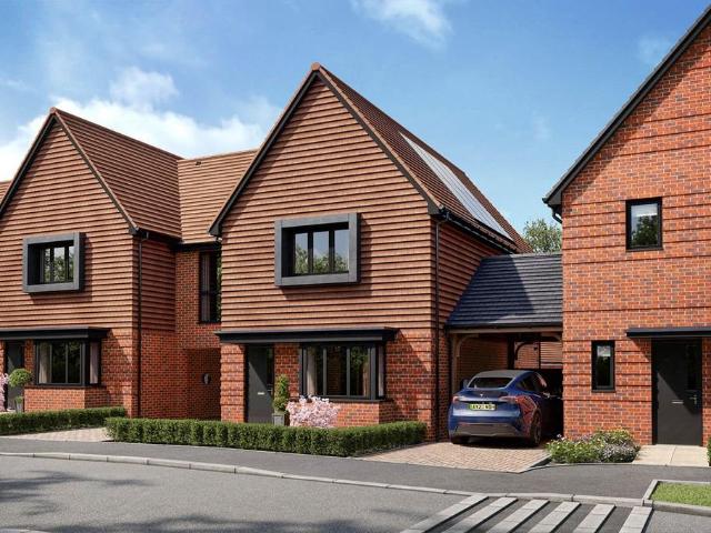 3 bedroom link detached house for sale