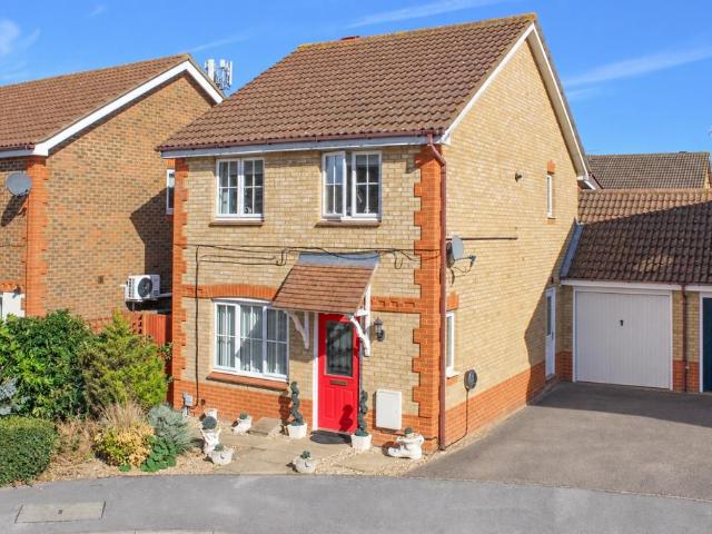 3 bedroom link detached house for sale