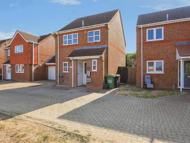 3 bedroom link detached house for sale