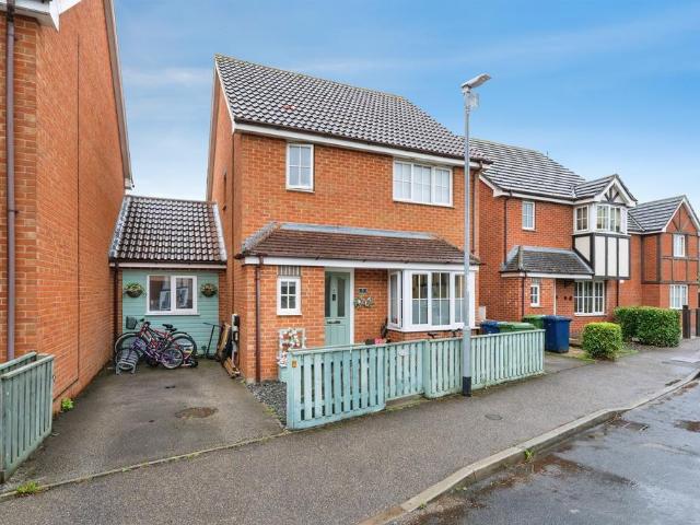 3 bedroom link detached house for sale