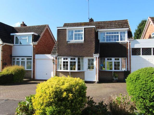 3 bedroom link detached house for sale