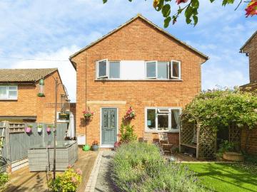 3 bedroom link detached house for sale
