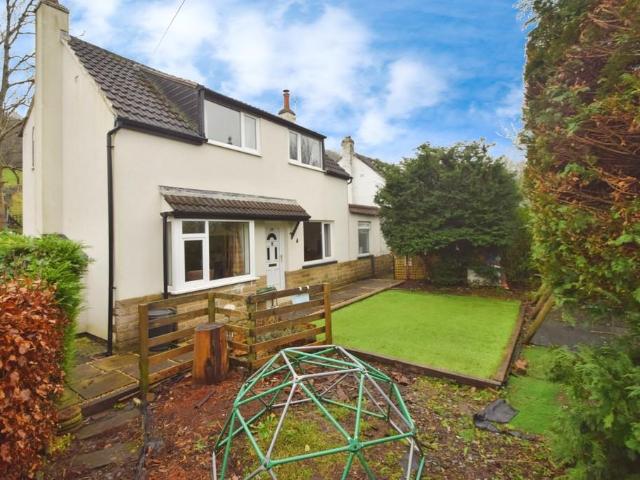 3 bedroom link detached house for sale