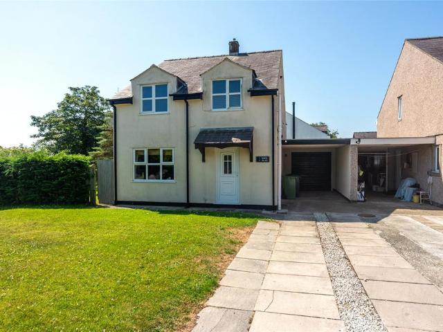 3 bedroom link detached house for sale