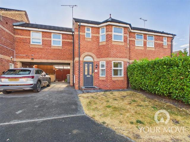 3 bedroom link detached house for sale