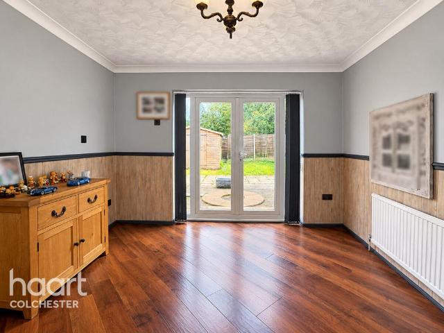 3 bedroom link detached house for sale