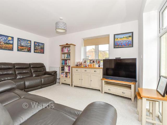 3 bedroom link detached house for sale