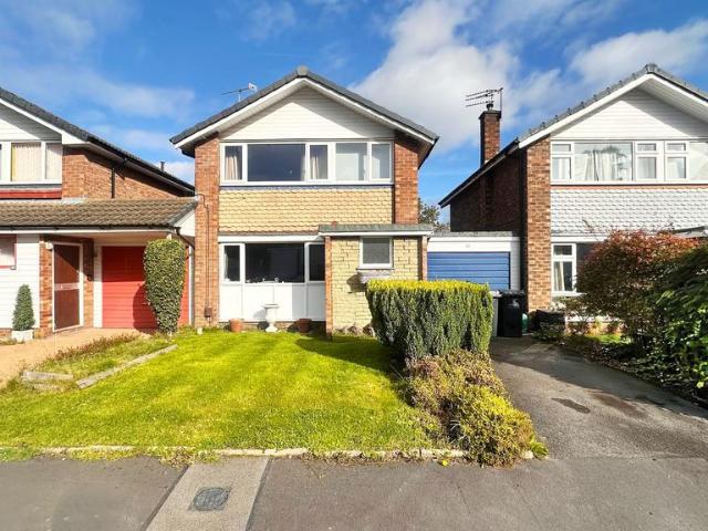 3 bedroom link detached house for sale
