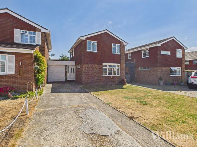 3 bedroom link detached house for sale