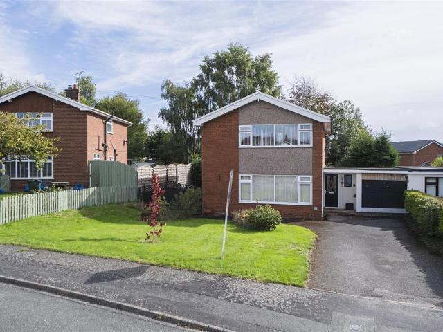 3 bedroom link detached house for sale