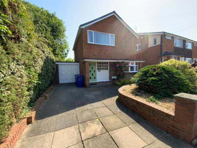 3 bedroom link detached house for sale