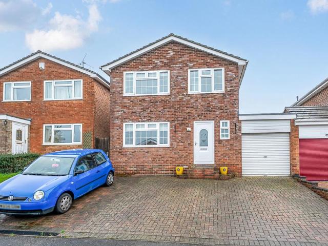 3 bedroom link detached house for sale
