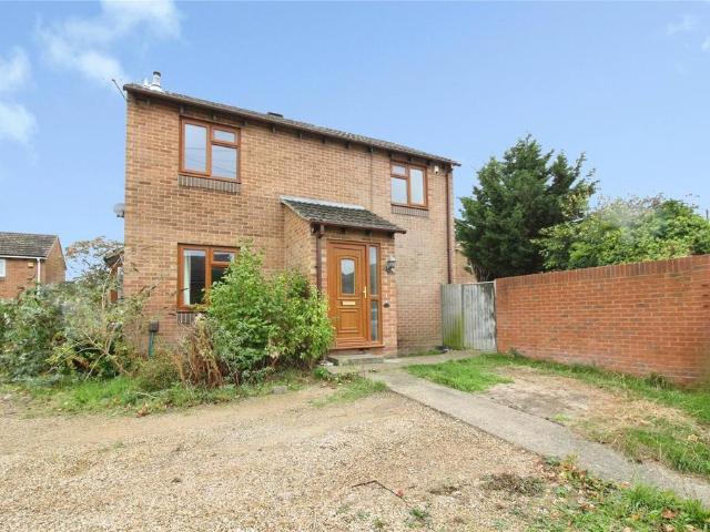 3 bedroom link detached house for sale