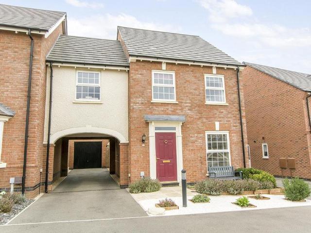 3 bedroom link detached house for sale