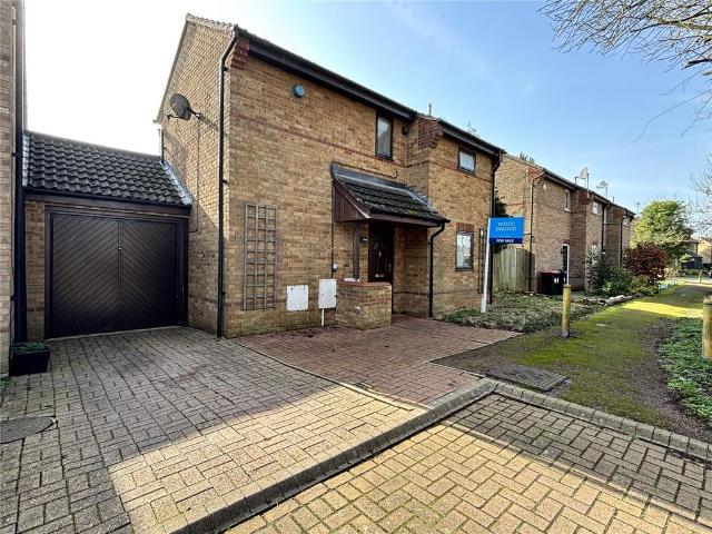 3 bedroom link detached house for sale