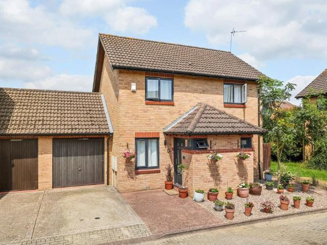 3 bedroom link detached house for sale