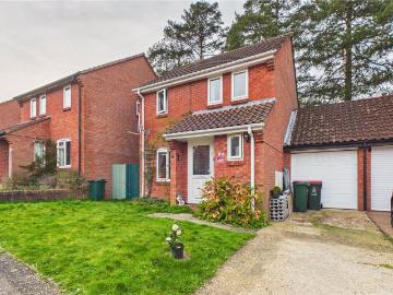 3 bedroom link detached house for sale