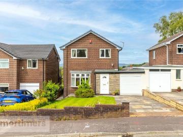 3 bedroom link detached house for sale