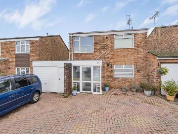 3 bedroom link detached house for sale