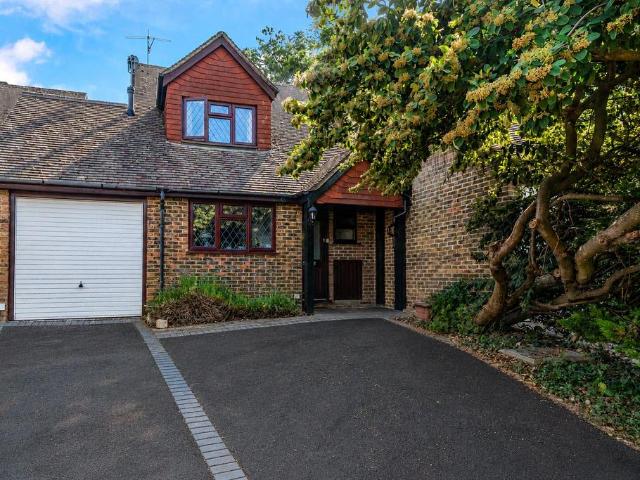 3 bedroom link detached house for sale