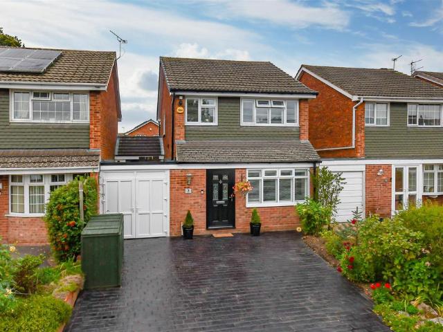 3 bedroom link detached house for sale