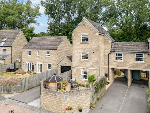 3 bedroom link detached house for sale