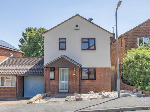 3 bedroom link detached house for sale