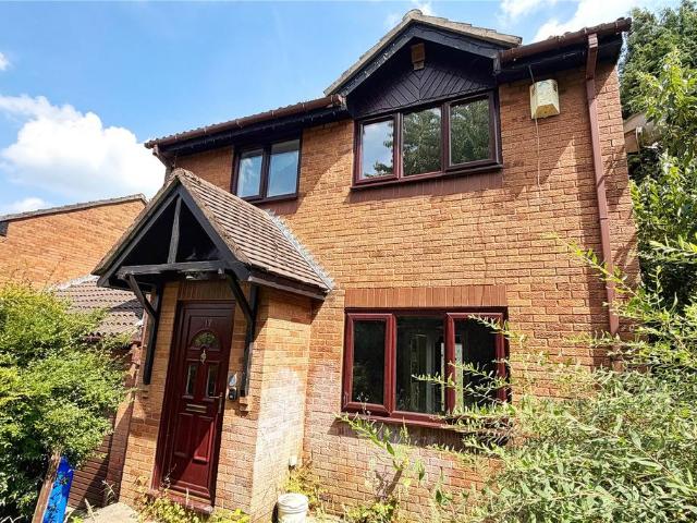 3 bedroom link detached house for sale