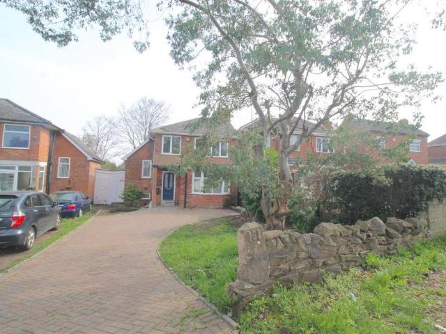 3 bedroom link detached house for sale