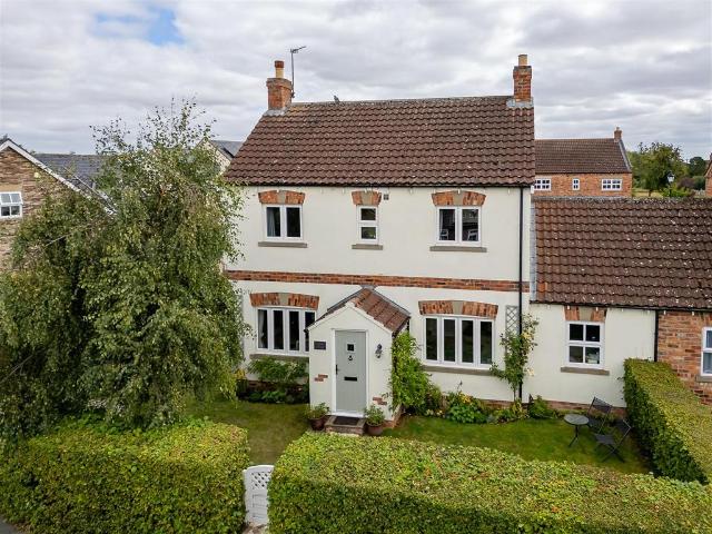 3 bedroom link detached house for sale