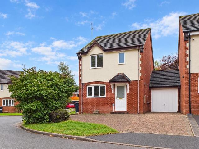 3 bedroom link detached house for sale