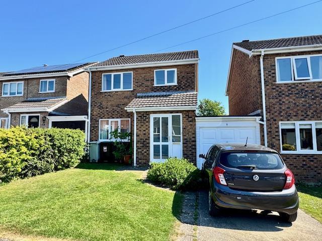 3 bedroom link detached house for sale