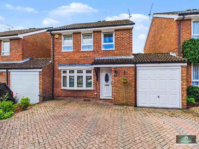 3 bedroom link detached house for sale