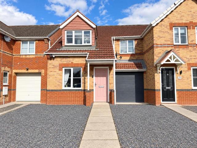 3 bedroom link detached house for sale